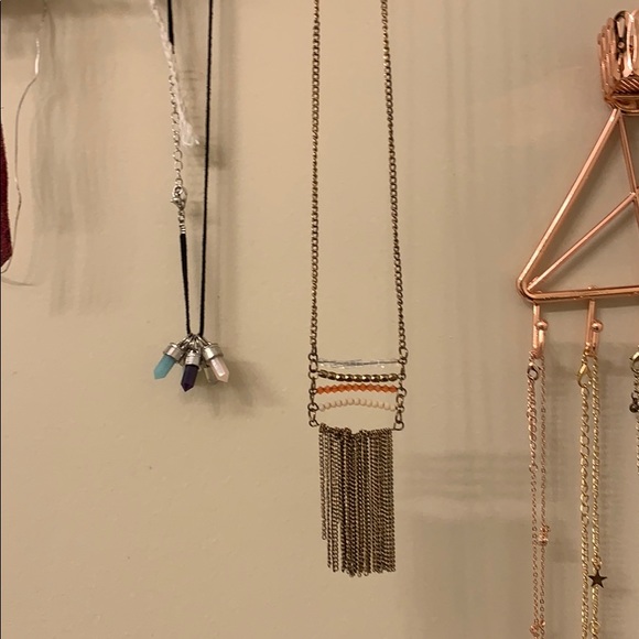 a necklace - Picture 1 of 1